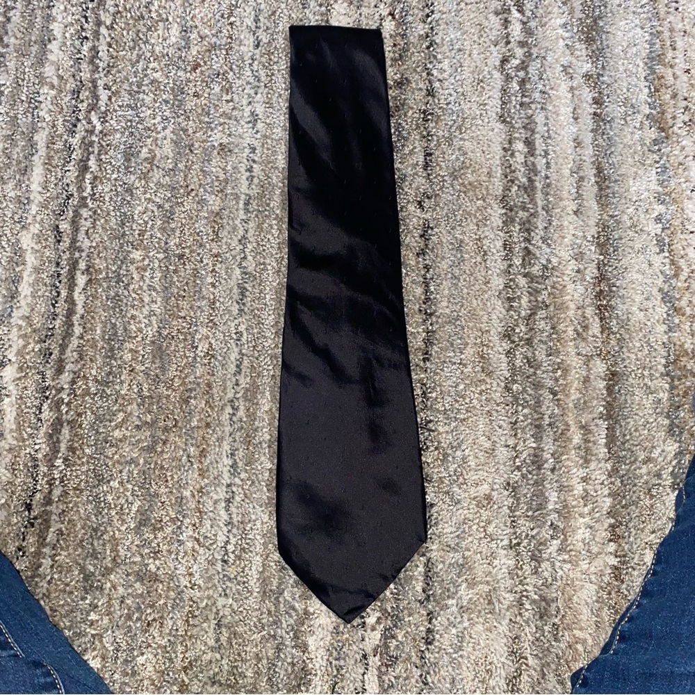 DKNY Classic Black Tie (1)